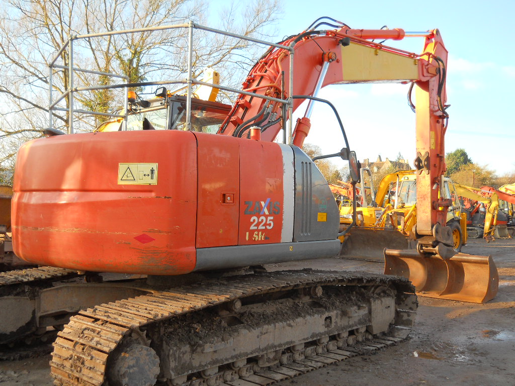 Read more about the article 2007 Hitachi ZX225USRLC-3, Hydraulic Q-hitch, Piped for Hammer, C/V’s, 6,800 hours