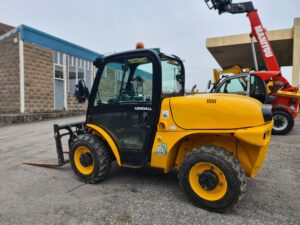 2021 JCB 520-40, 4WD, 4 Wheel steer, Orange & green beacons, Road registered, Only 1240 hours-image
