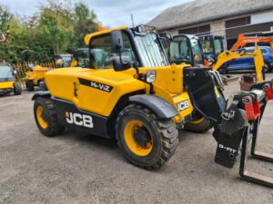 2022 JCB 525-60 Telehandler, Q-Fit headstock, Orange & Green beacons, Only 840 Hours.-image