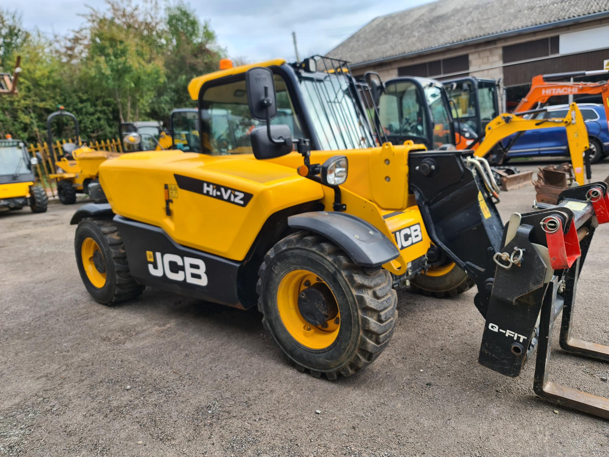 2022 JCB 525-60 Telehandler, Q-Fit headstock, Orange & Green beacons, Only 840 Hours.-image