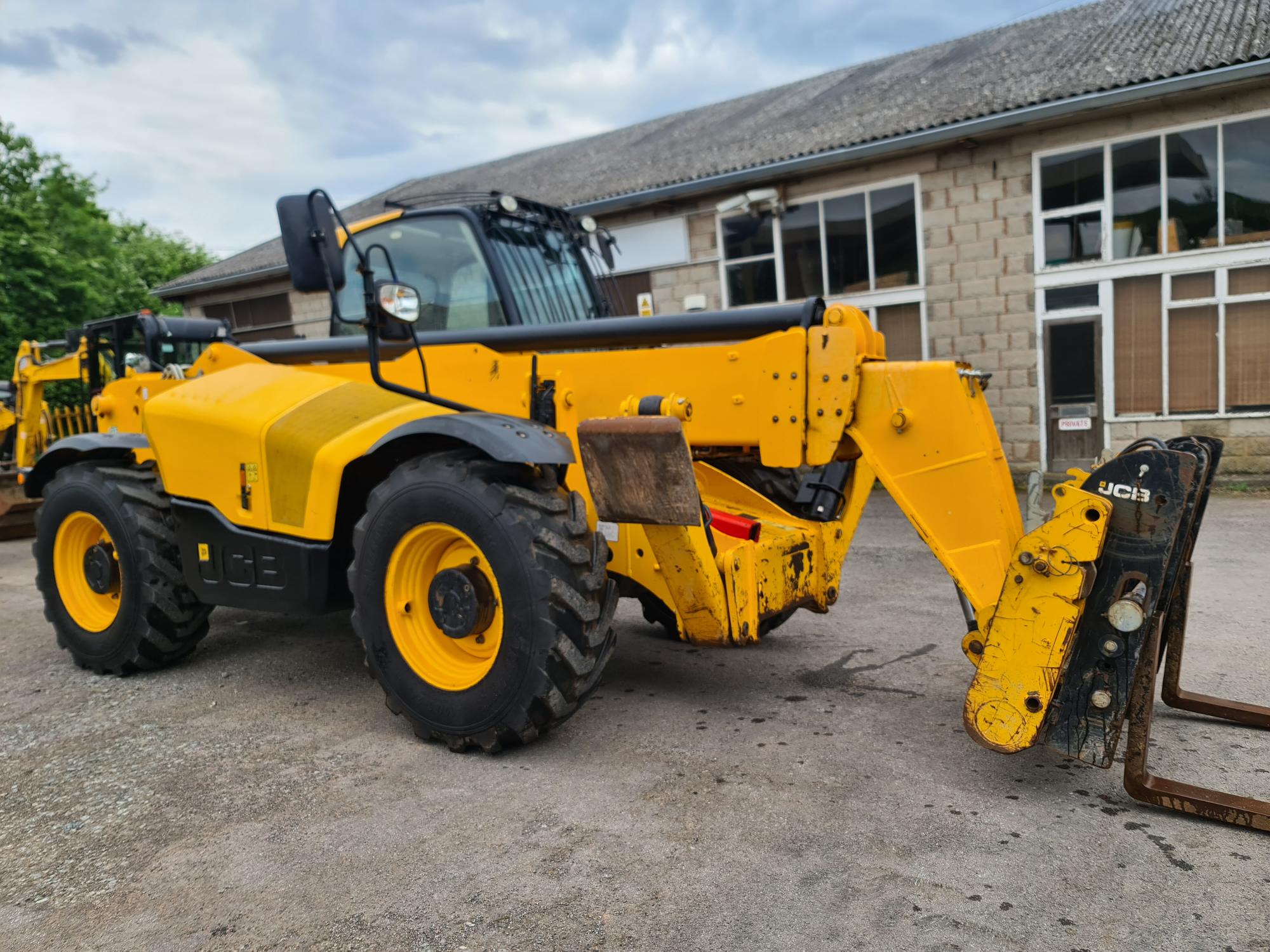 2022 JCB 540-140 Telehandler, 22 Reg, Chassis sway, Hydraulic fork positioning Q Fit carriage, A/C, Orange & Green beacons, Rear view camera, Only 5115 Hours, Nice machine.-image