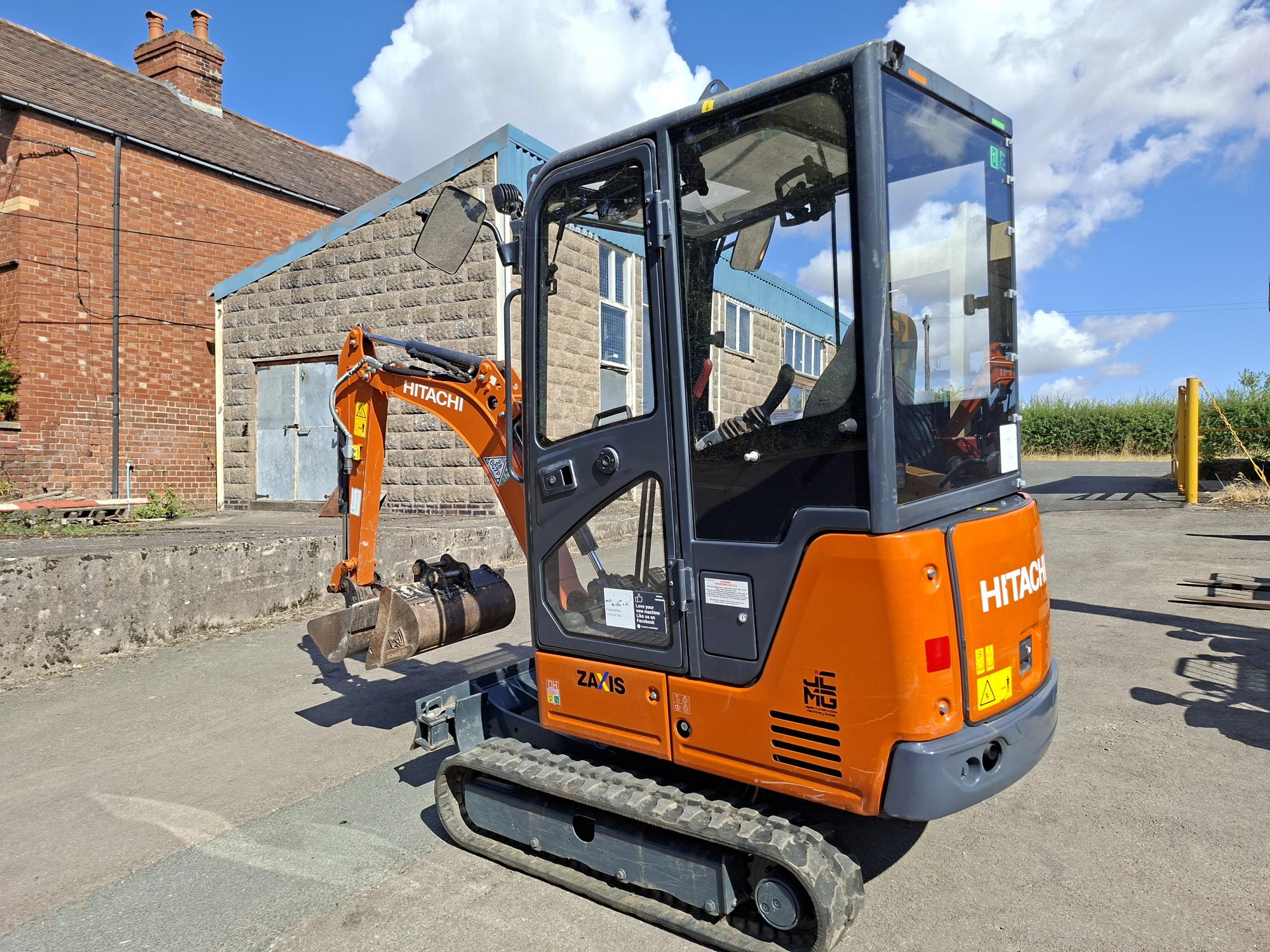 2023 Hitachi ZX19, Cab, Manual Quick hitch, Piped for attachments, Expanding undercarriage, 2 x Speed tracking, Only 497 hours-image
