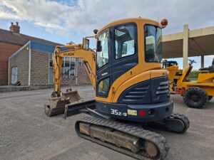 2017 Hyundai 35Z-9 Excavator, Hydraulic Quick hitch, 3 x Buckets, C/V's, Air con, Radio, Orange beacon, piped for attachments, 2 x Speed tracking, 2532 Hours-image